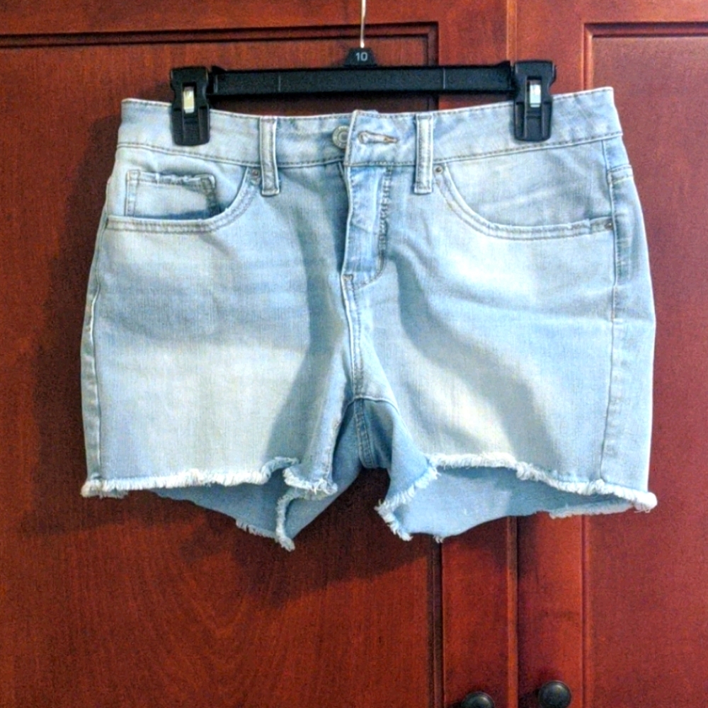 "Daisy duke" jean shorts